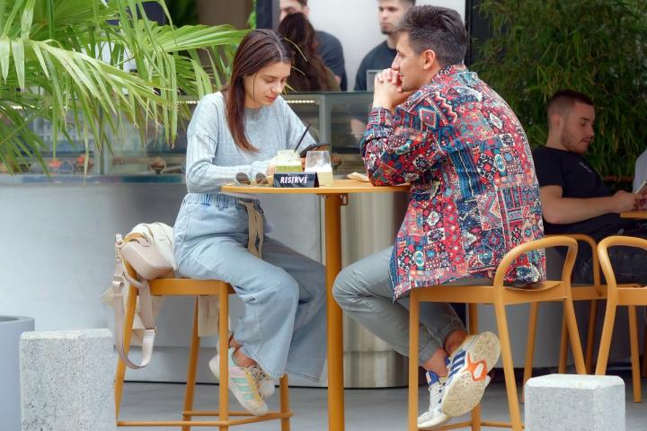 couple cafe talking